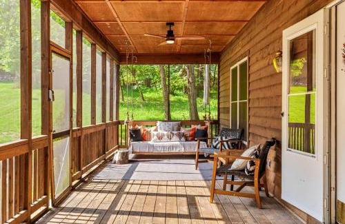 Luray Casa | Family Screened Porch with Swing Fire Pit Grill and Deck