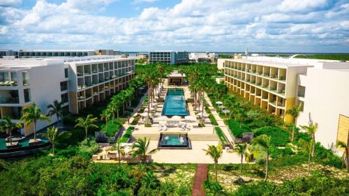 Playa Mujeres Complejo | Family Selection at Grand Palladium Select Costa Mujeres - All Inclusive