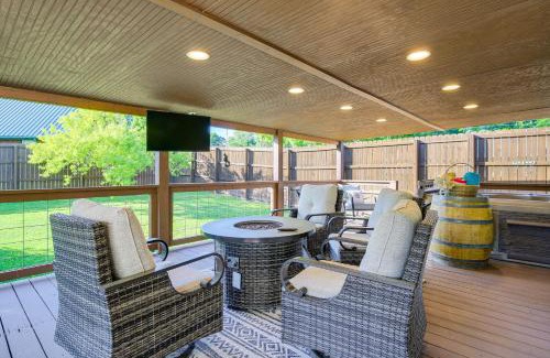 Gatlinburg - Pigeon Forge Casa | Family Sevierville Cottage with Game Room and Hot Tub!