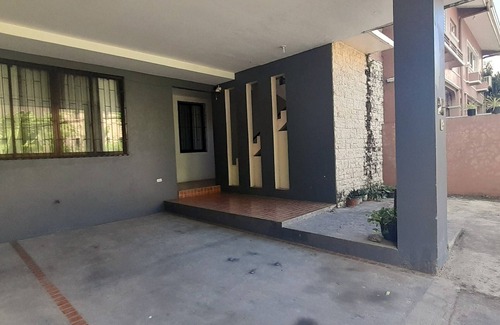Guadalupe Apartamento | Family size 2-Bedroom Apartment in Cebu City with 400mbps Wi-Fi