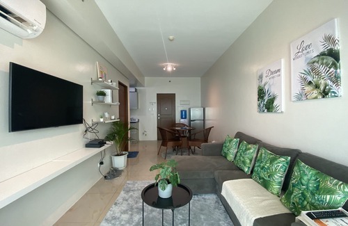 San Lorenzo Condominio | Family size Condocation in Beacon Tower Makati,with Unlimited pool acces