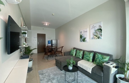 San Lorenzo Condominio | Family size Condocation in Beacon Tower Makati,with Unlimited pool acces