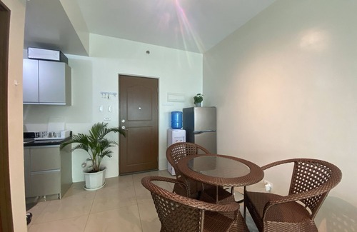 San Lorenzo Condominio | Family size Condocation in Beacon Tower Makati,with Unlimited pool acces