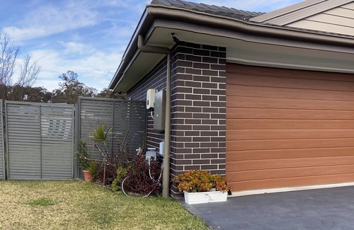 Fletcher Casa | Family size quiet house - nice 3 bedroom home 25 minutes to CBD