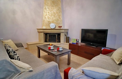 Nafpaktos Apartamento | Family-sized 5 minfrom the beach!!!