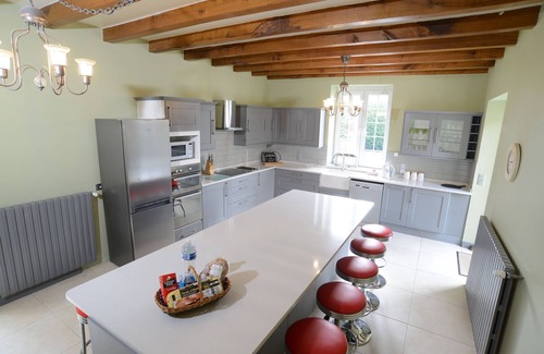 Desertines Casa | Large Holiday Home | 5 bedrooms | Shared Pool/Gym/games room | WIFI | No pets