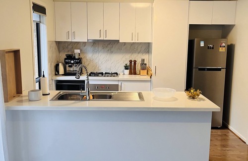 Greenvale Casa | Family-sized home in Melbourne, few minutes from the airport. Kids friendly