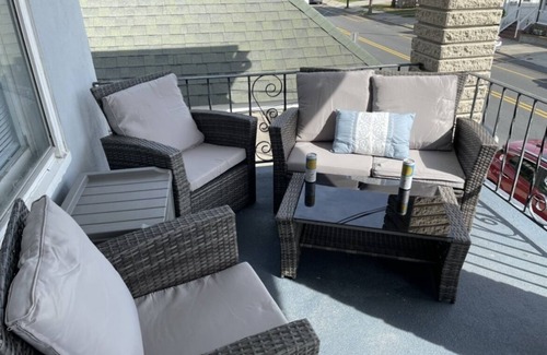 Wildwood Crest Condominio | Family Sized, Pet Friendly Condo. Two Blocks to Everything!