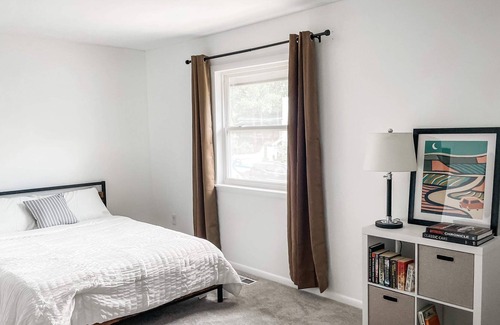 Norfolk - Virginia Beach Casa | Family-sized townhome w/ entertainment 12 min from the beach!