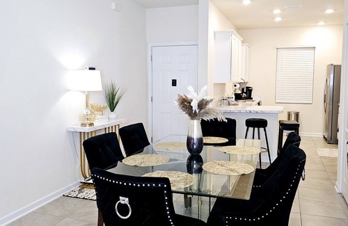 OakLeaf Plantation Casa | Family-sized townhome, mins from wedding venue & shopping @ Oakleaf Town Center