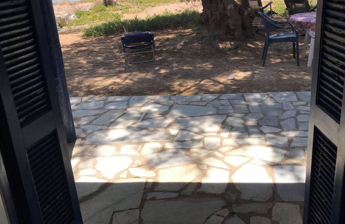 Pylos-Nestoras Cabaña | Family-sized vacation house on Zaga beach in Koroni, Messinia. Pet friendly!