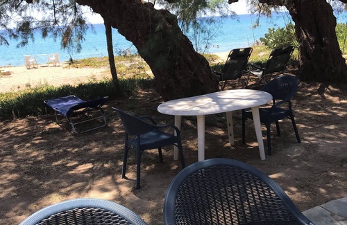 Pylos-Nestoras Cabaña | Family-sized vacation house on Zaga beach in Koroni, Messinia. Pet friendly!