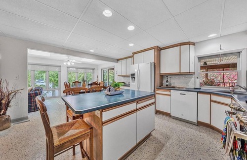 Westlake Corner Casa | Family Smith Mountain Lakefront Retreat - Private Dock 4-bedroom house in Moneta