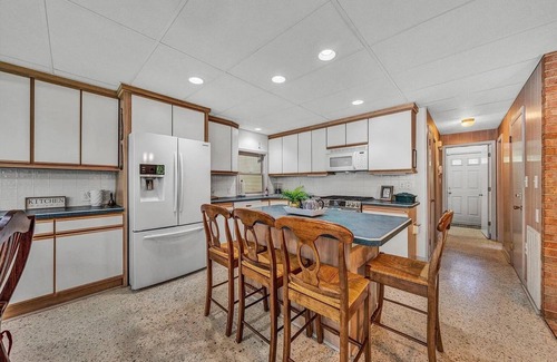 Westlake Corner Casa | Family Smith Mountain Lakefront Retreat - Private Dock 4-bedroom house in Moneta