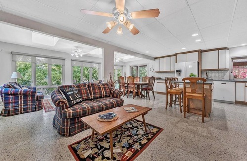 Westlake Corner Casa | Family Smith Mountain Lakefront Retreat - Private Dock 4-bedroom house in Moneta