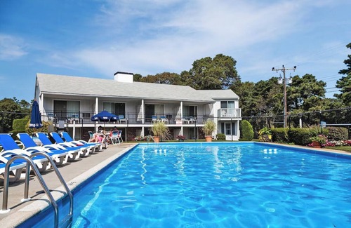 South Yarmouth Casa | Family Stay in South Yarmouth with Balcony/Patio | Relaxing Outdoor Pool