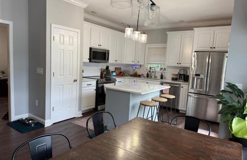 Troutville Casa | Family stay with Pets, EV Charger, Peloton