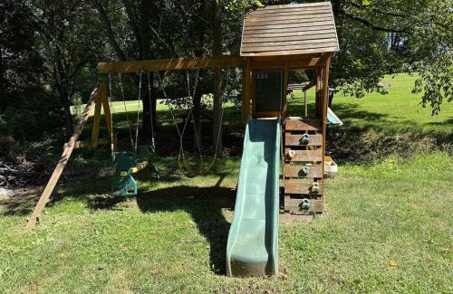 Troutville Casa | Family stay with Pets, EV Charger, Peloton