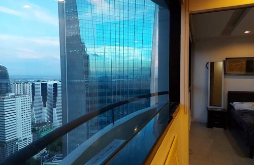 Wack-Wack Greenhills Apartamento | Family Staycation with Pool
