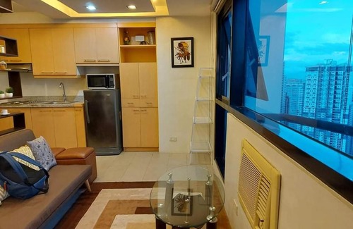 Wack-Wack Greenhills Apartamento | Family Staycation with Pool
