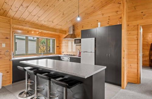 Albert Town Casa | Family Stays very private close to Park with a Games Room Sleeps 10