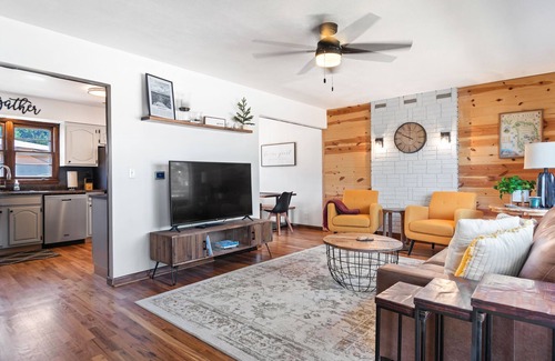 Rapid City Casa | Family style charming house on the westside of Rapid City .