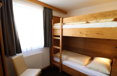 Rauris Cabaña | Suite familiar con baño, WC - Bräu, *** Hotel-Gasthof