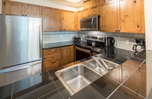 Village North Cabina | Family Suite Just Steps from the Village w/Pool