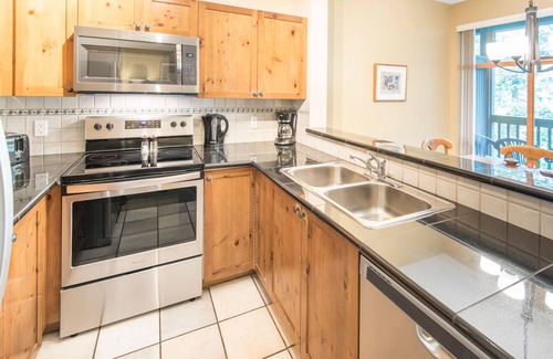 Village North Cabina | Family Suite Just Steps from the Village w/Pool
