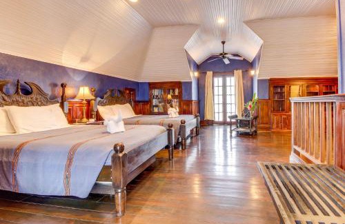 Bullet Tree Falls Casa | Family Suite @ Mahogany Hall