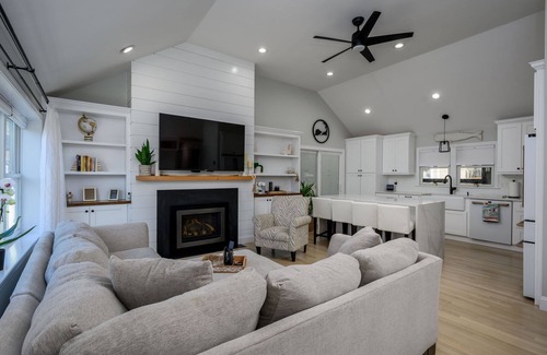 Hyannis Casa | Family Tides - Central location, pool, hot tub, outdoor kitchen, dog pen