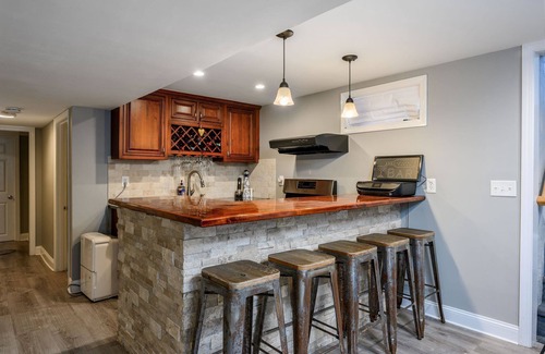 Hyannis Casa | Family Tides - Central location, pool, hot tub, outdoor kitchen, dog pen