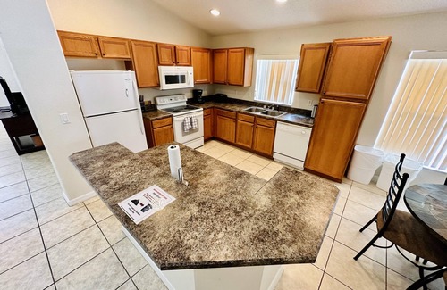 Orange Tree Casa | Family time, quiet relaxation, Florida fun. Pool Home at Orange Tree