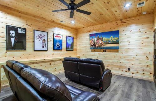 Gatlinburg - Pigeon Forge Casa | Family Time - Theatre - Fire Pit - Hot Tub & Views