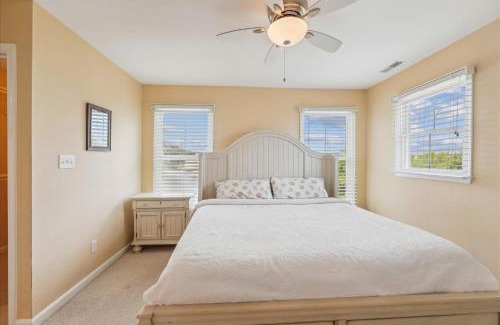 Sun Ridge Casa | Family Townhouse - Coastal Charm at Bayside Golf Cart Access Pools