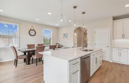 Sun Ridge Casa | Family Townhouse - Coastal Charm at Bayside Golf Cart Access Pools