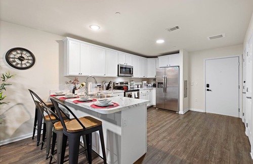 Newark Condominio | Family & Traveler Haven - NYC & NWK w/free parking