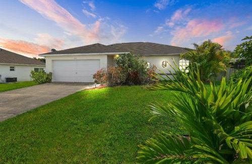 Burnt Store Casa | Family vacation, heated pool, wake up to enjoy the sunrise - Villa Pine Island