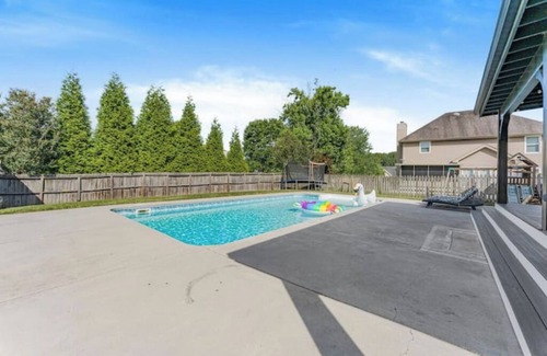 Ashley Oaks Casa | Family Vacation house with a big POOL