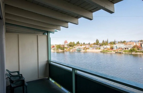East End Apartamento | Family Vacation in Cali! Free Breakfast, Pool, Jacuzzi, Free Parking!