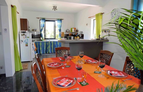 Poudre d'Or Villa | Villa familiar de 110m2 + 70m2 terraza al lado del río, del polvo del oro de Pueblo