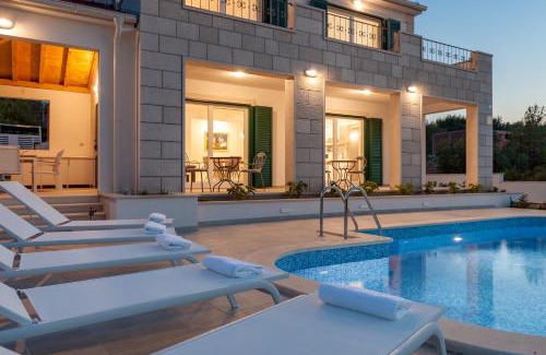 Cove Osibova (Milna) Villa | Family Villa Makarac , Perfect Getaway with Heated Pool