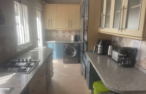 Torre del Mar Villa | Villa familiar de 3 camas con piscina privada Capacidad para 6/8. 15 minutos a pie de la ciudad y la playa