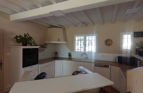 Besse-sur-Issole Casa | Family villa with pool in the heart of Provence. Sleeps 8. Sun and idleness