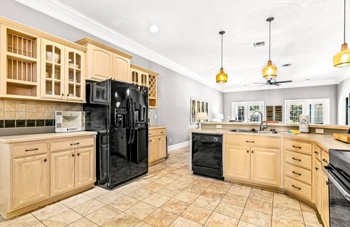 Village of Sugar Beach Casa | Family Villa with Sun Deck, Patio, Private Pool, Grill - Full Kitchen + WiFi