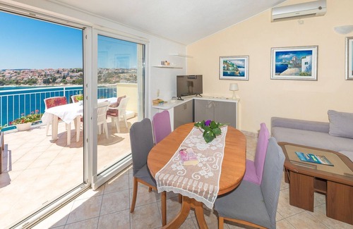 Businci Cabina | Villa de 3 plantas con piscina privada y vistas al mar