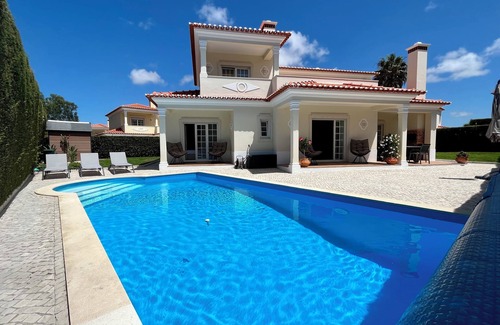 Praia del Rei Villa | Villa familiar con piscina privada climatizada, cerca de magníficas playas