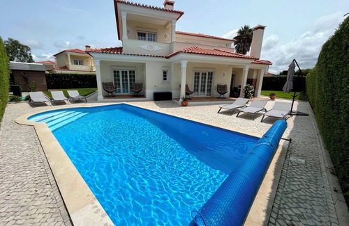 Praia del Rei Villa | Villa familiar con piscina privada climatizada, cerca de magníficas playas