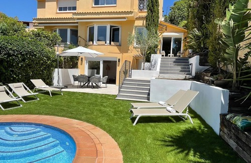 Vallpineda Villa | Villa familiar con piscina para hasta 6 personas + 2 niños
