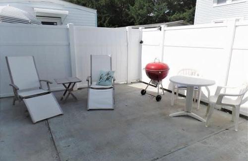 Crescent Beach Casa | Family Wolfe Cottage- Approx 178 Feet to the Beach